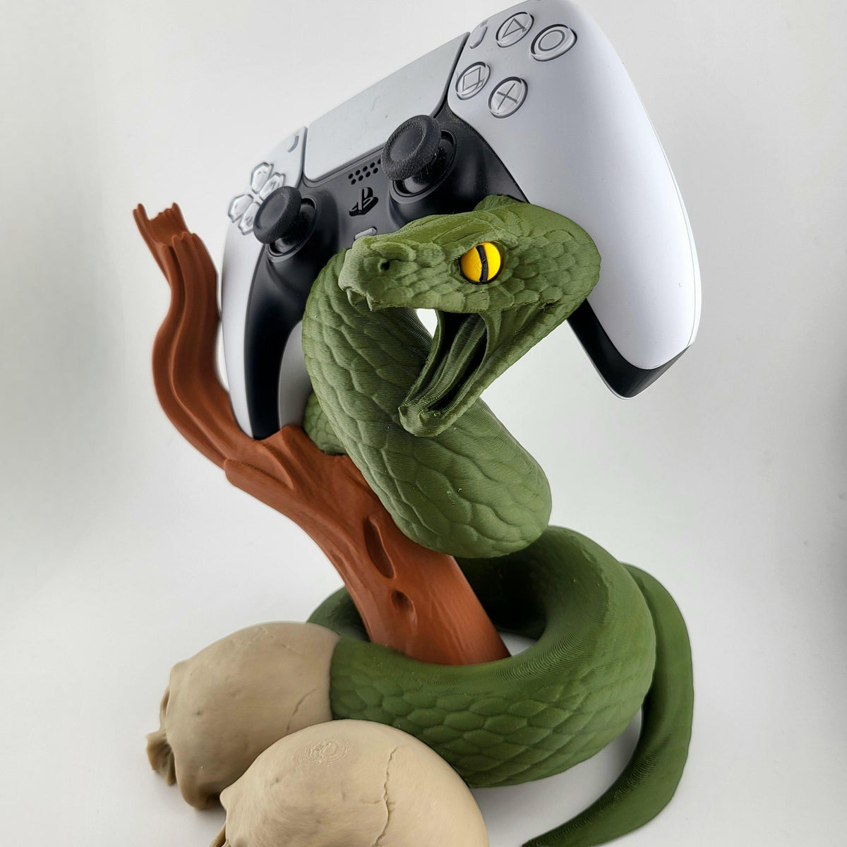 Snake & Skulls PS5 Controller Stand – Venomous Gamer Desk Decor for DualSense, Horror Reptile Gift