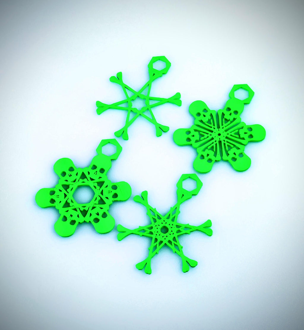 Skull Snowflake Ornaments – Set of 4 Gothic Holiday Decorations, Spooky Christmas Tree Decor, Horror Winter Ornament Set, Alt Xmas Gift