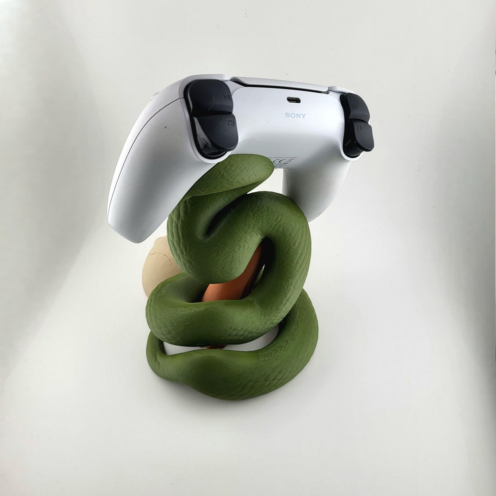 Snake & Skulls PS5 Controller Stand – Venomous Gamer Desk Decor for DualSense, Horror Reptile Gift