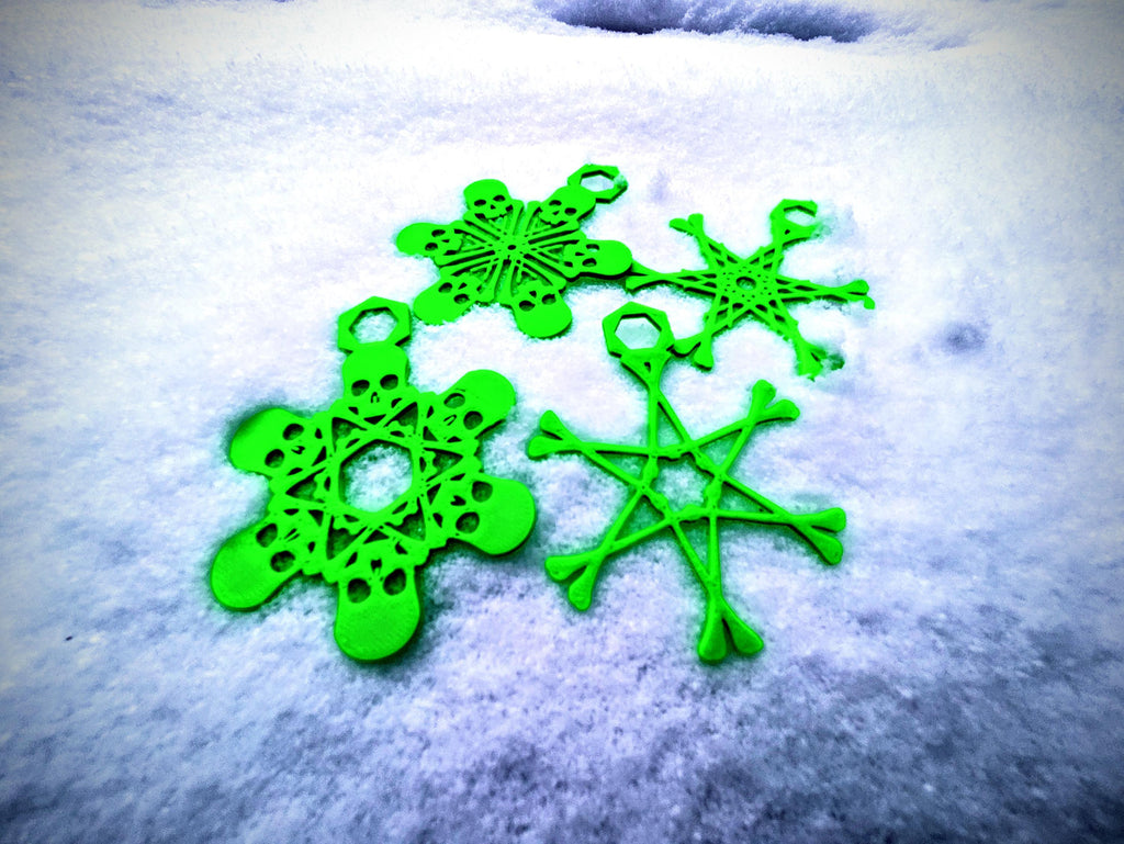 Skull Snowflake Ornaments – Set of 4 Gothic Holiday Decorations, Spooky Christmas Tree Decor, Horror Winter Ornament Set, Alt Xmas Gift