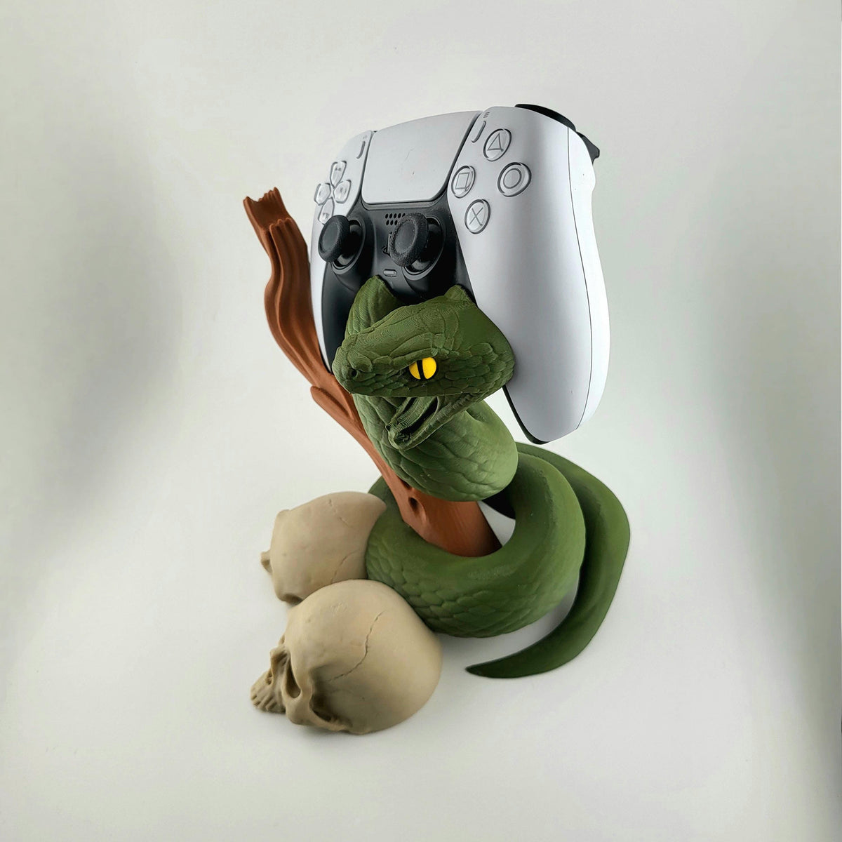 Snake & Skulls PS5 Controller Stand – Venomous Gamer Desk Decor for DualSense, Horror Reptile Gift