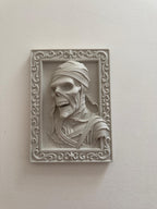 Mummy Skull Wall Plaque Egyptian Horror Wall Art Wrapped Mummy Relief Macabre Skeleton Decor Spooky Halloween Wall Hanging Gothic Frame Art