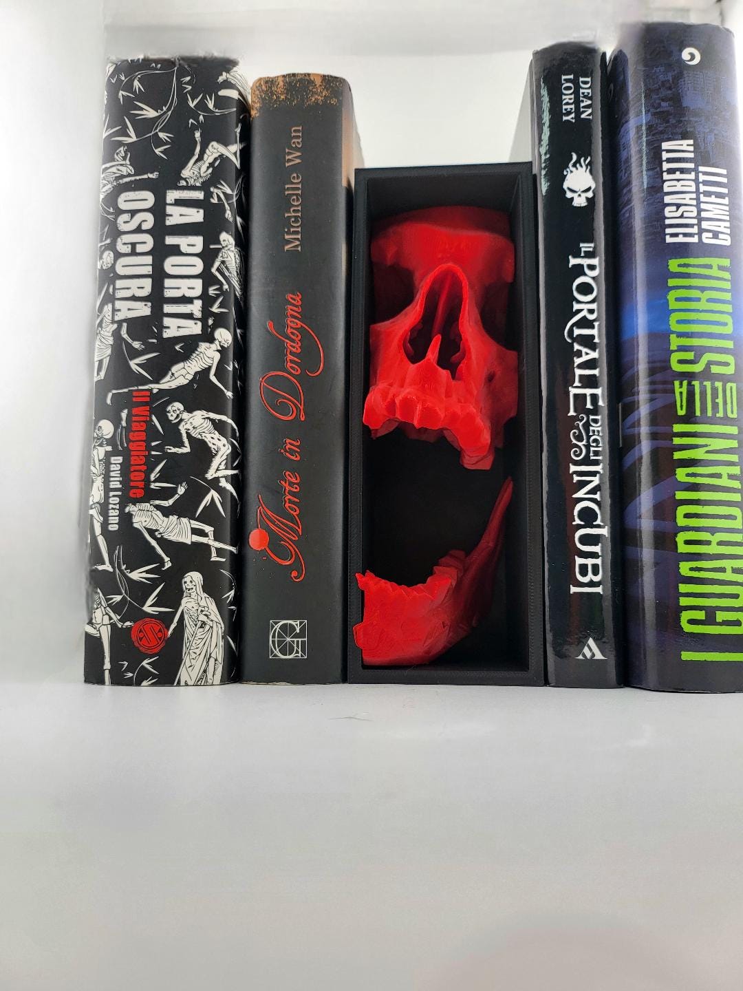 Red Skull Book Nook – 3D Printed Gothic Bookshelf Insert