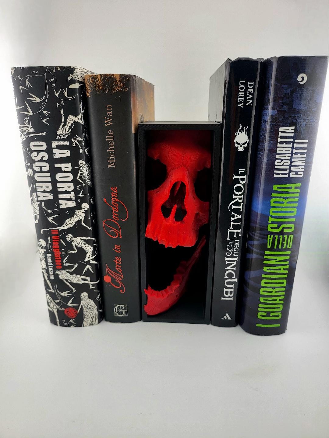 Red Skull Book Nook – 3D Printed Gothic Bookshelf Insert