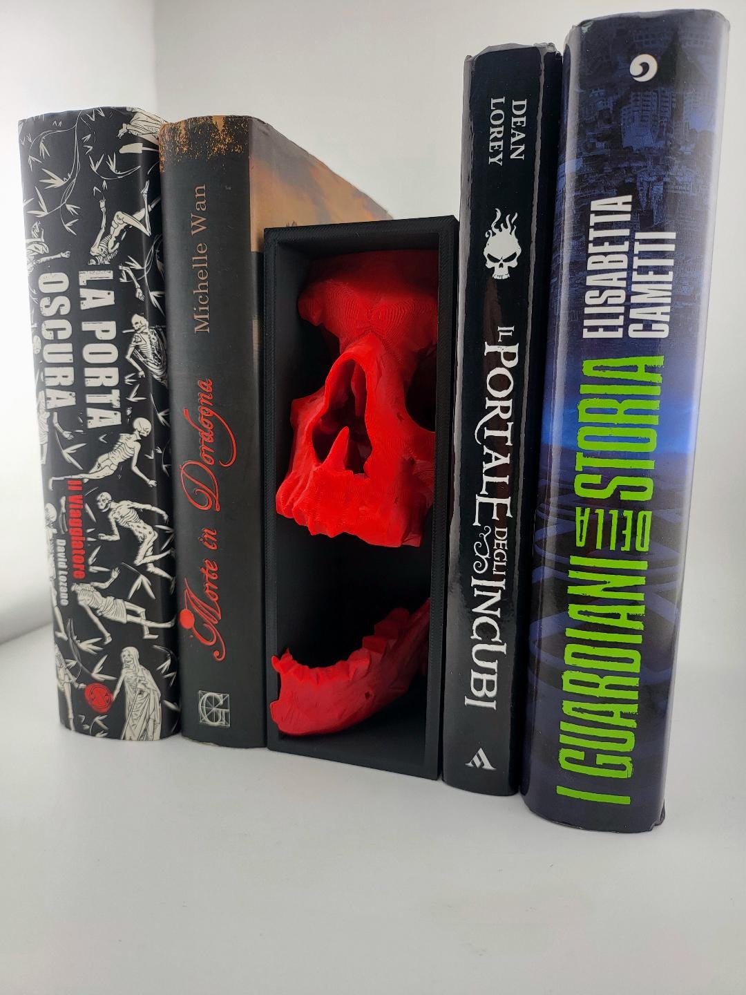 Red Skull Book Nook – 3D Printed Gothic Bookshelf Insert