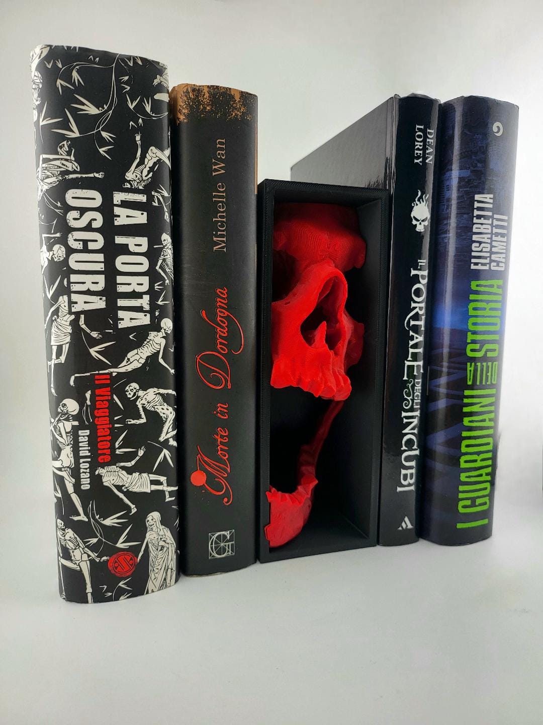 Red Skull Book Nook – 3D Printed Gothic Bookshelf Insert
