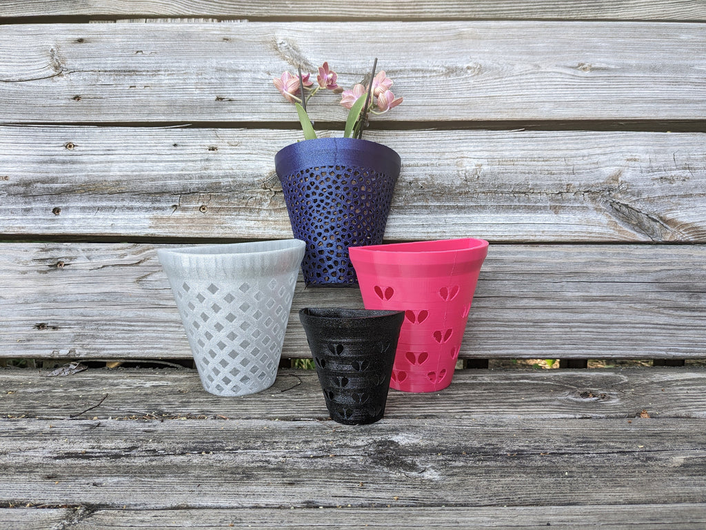 Hanging orchid pot with aerated lattice body — image 2 of 10